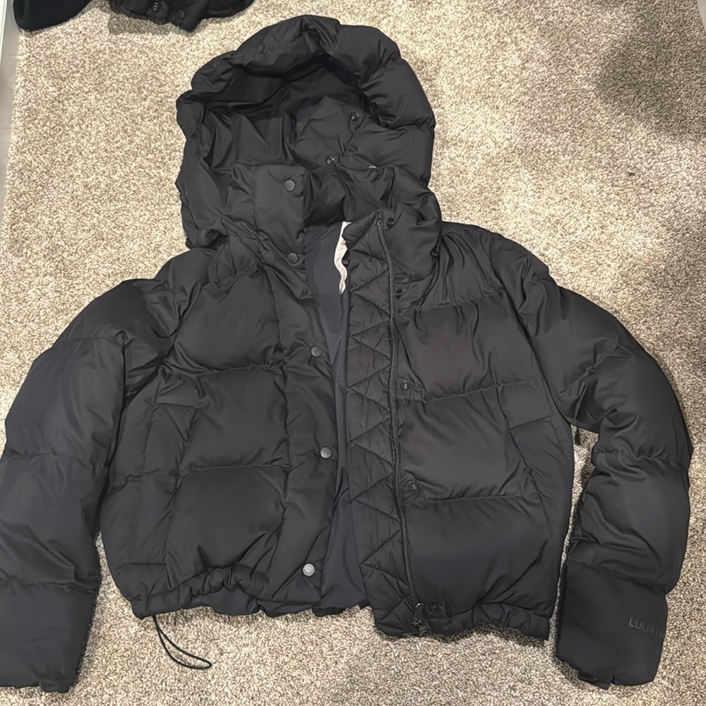Lululemon cropped puffer jacket. Black. Size 6.